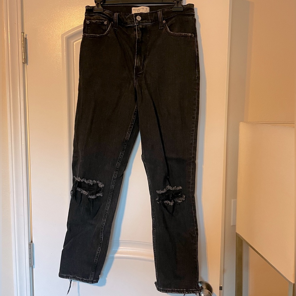 Abercrombie & Fitch High Rise Mom Jean Size: 28/6L